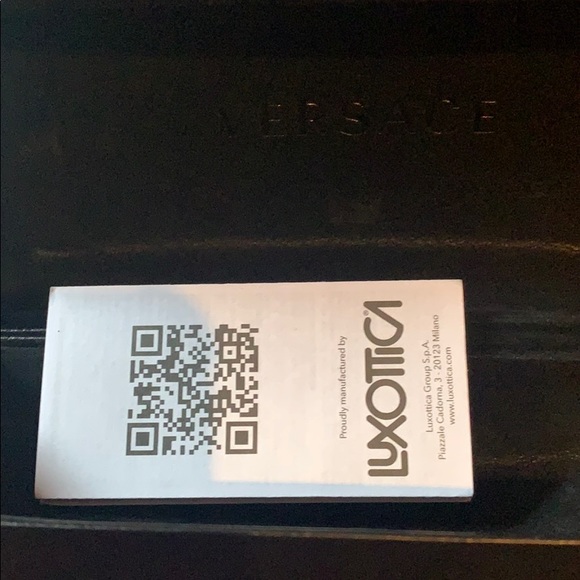 Versace - Picture 5 of 8